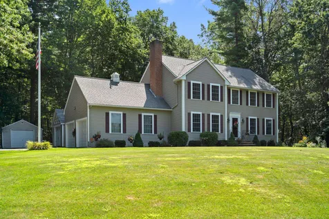 7 Chase Brook Drive Londonderry NH 03053
