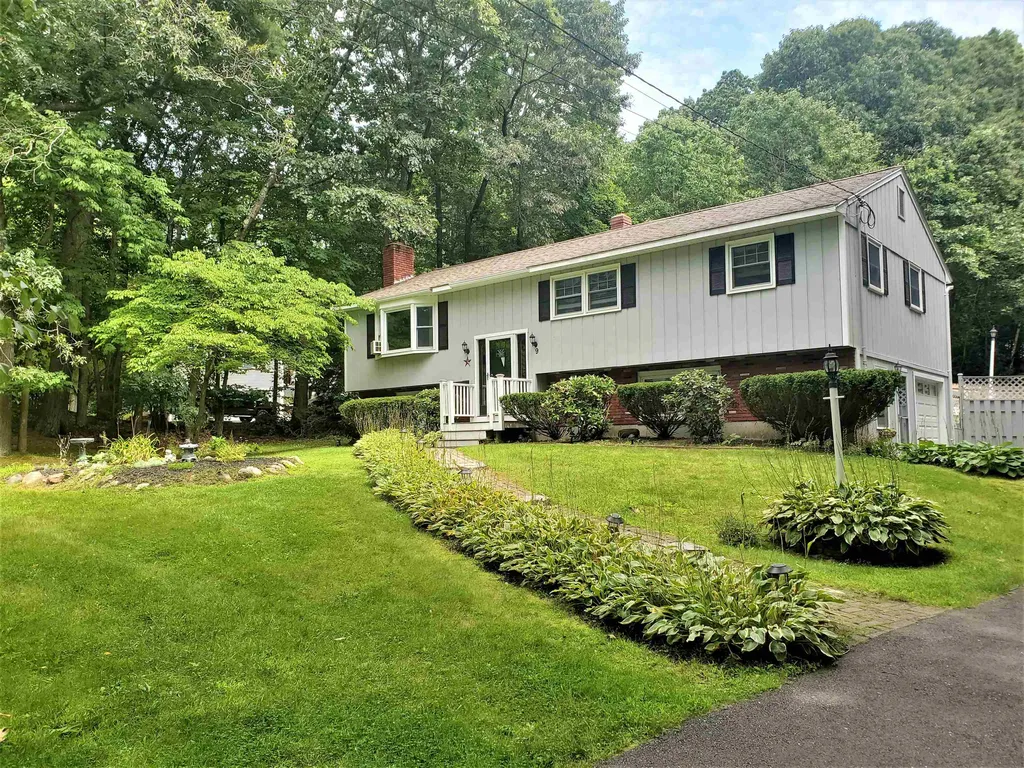 9 Sawmill Road Atkinson NH 03811