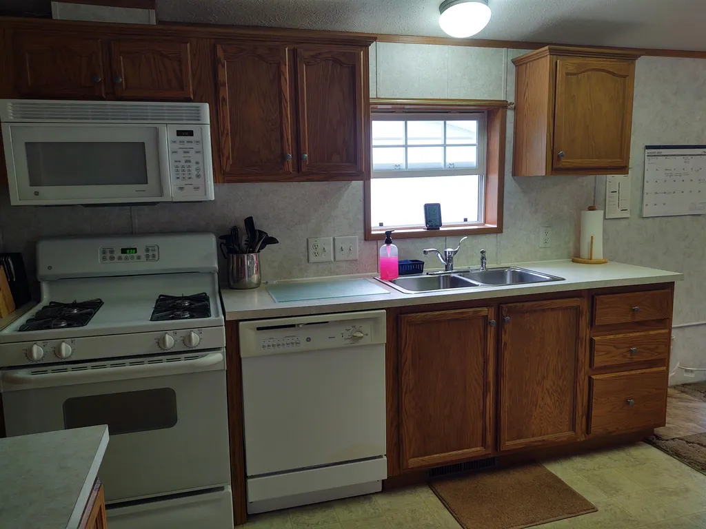 9 Parkwood Drive Allenstown NH 03275-2247
