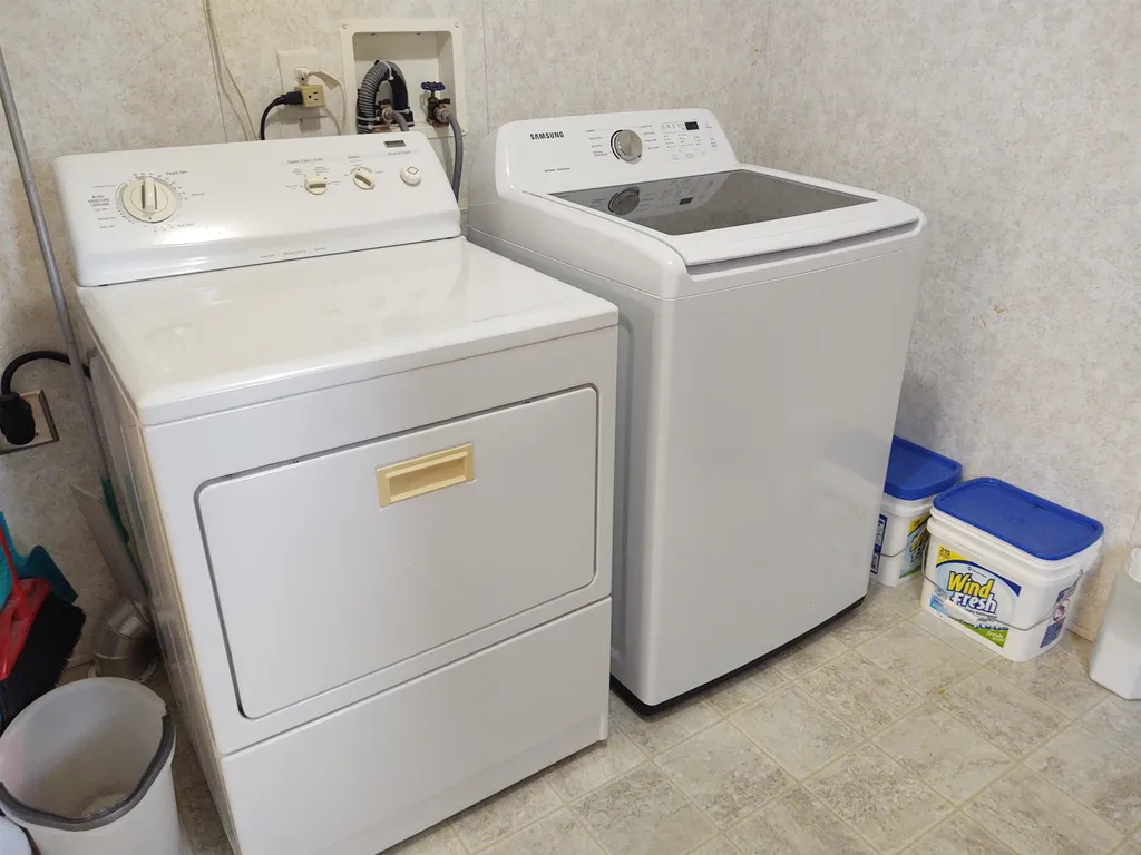 9 Parkwood Drive Allenstown NH 03275-2247