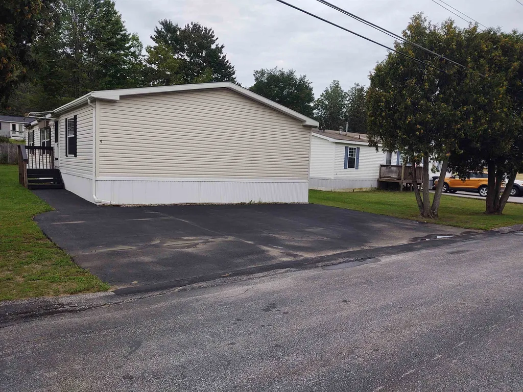 9 Parkwood Drive Allenstown NH 03275-2247