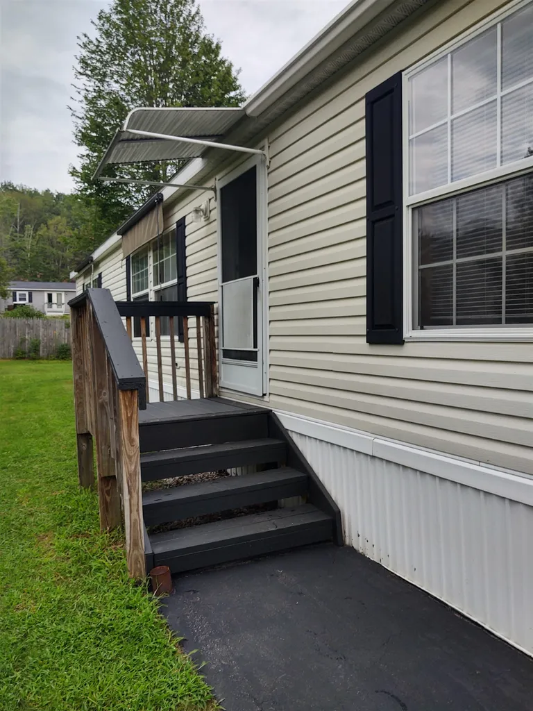 9 Parkwood Drive Allenstown NH 03275-2247