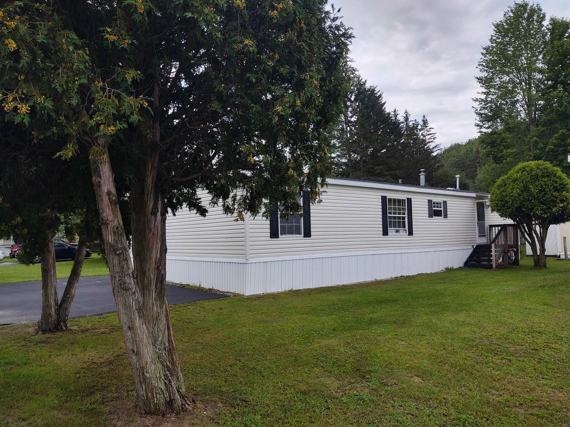 9 Parkwood Drive Allenstown NH 03275-2247