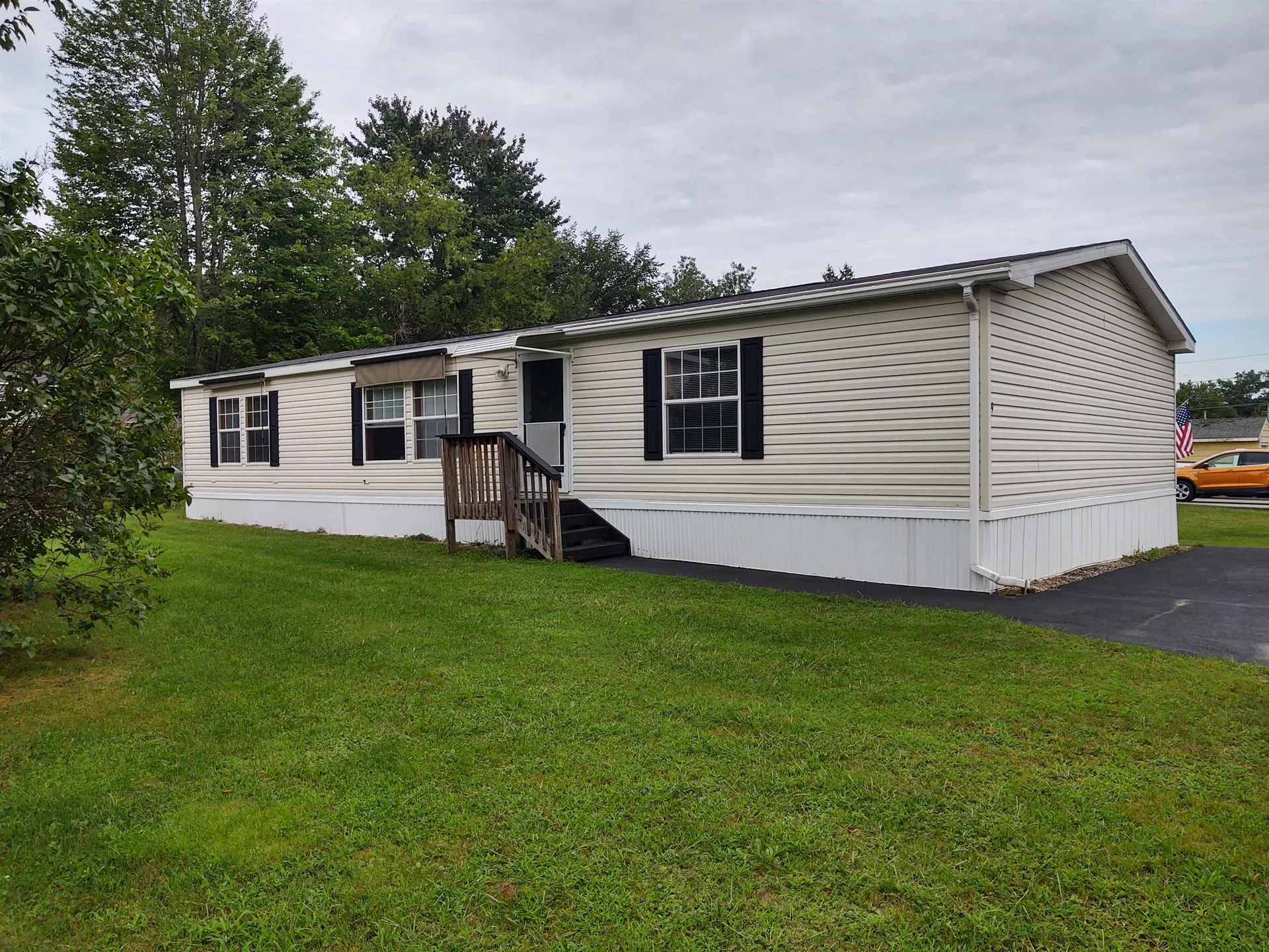 9 Parkwood Drive Allenstown NH 03275-2247