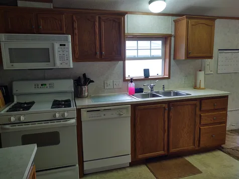 9 Parkwood Drive Allenstown NH 03275-2247