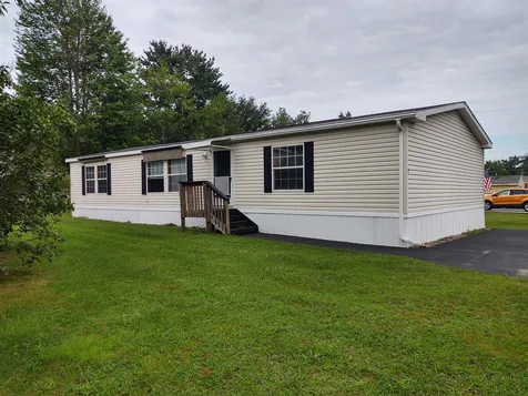 9 Parkwood Drive Allenstown NH 03275-2247