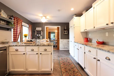 66 Morgan Circle St. Johnsbury VT 05819