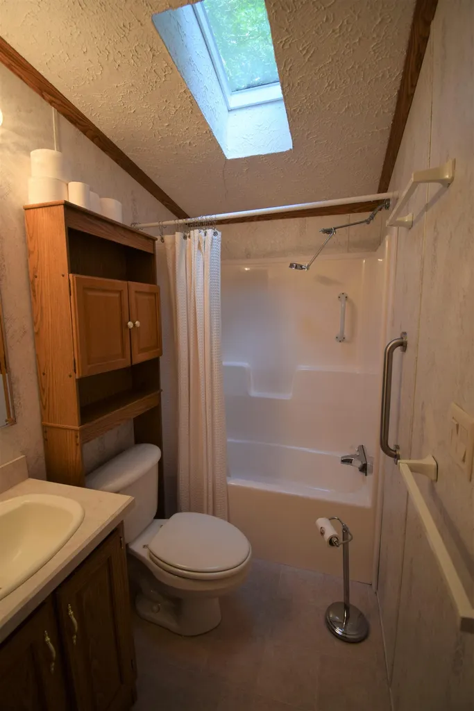 2 Eagles Landing Raymond NH 03077