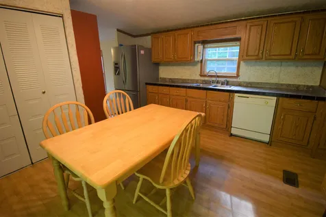 2 Eagles Landing Raymond NH 03077