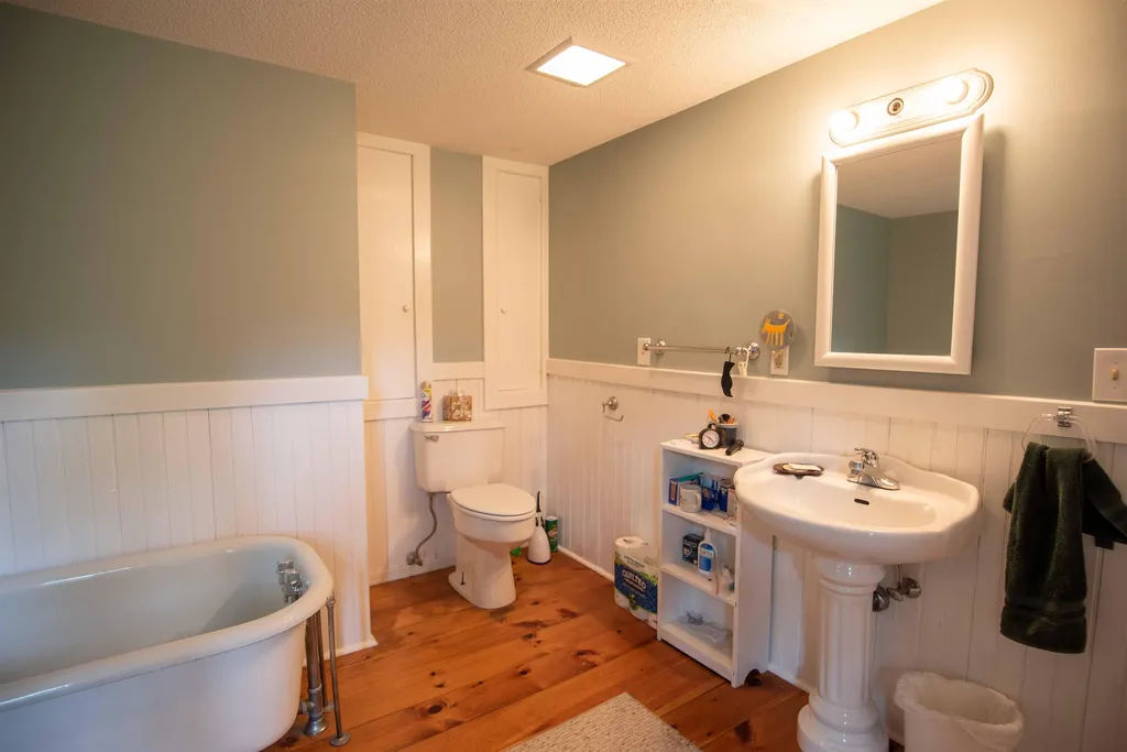 194 Knights Hill Road New London NH 03257