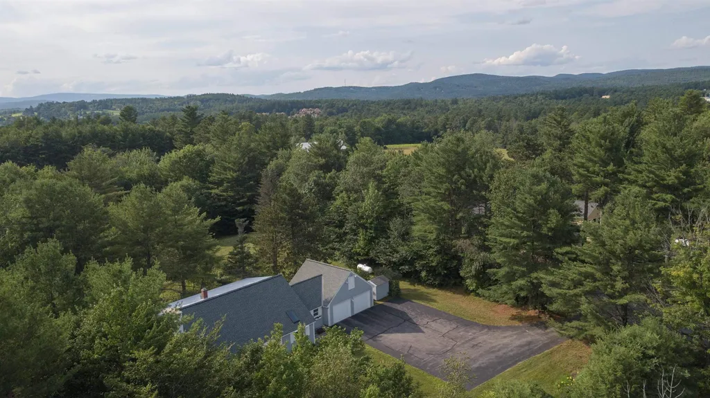 194 Knights Hill Road New London NH 03257