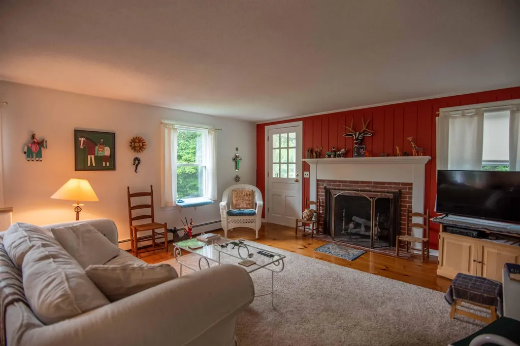 194 Knights Hill Road New London NH 03257