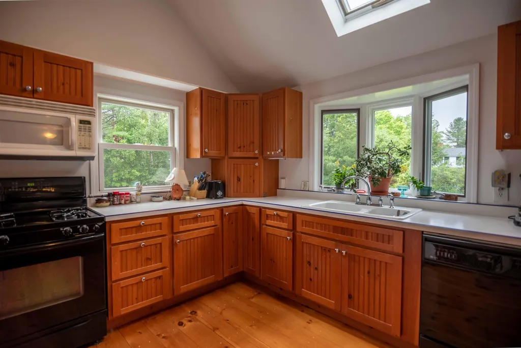 194 Knights Hill Road New London NH 03257