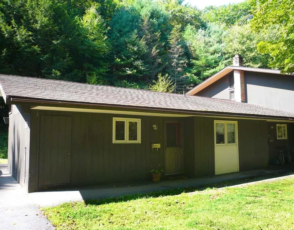 59 Brookside Drive Brattleboro VT 05301