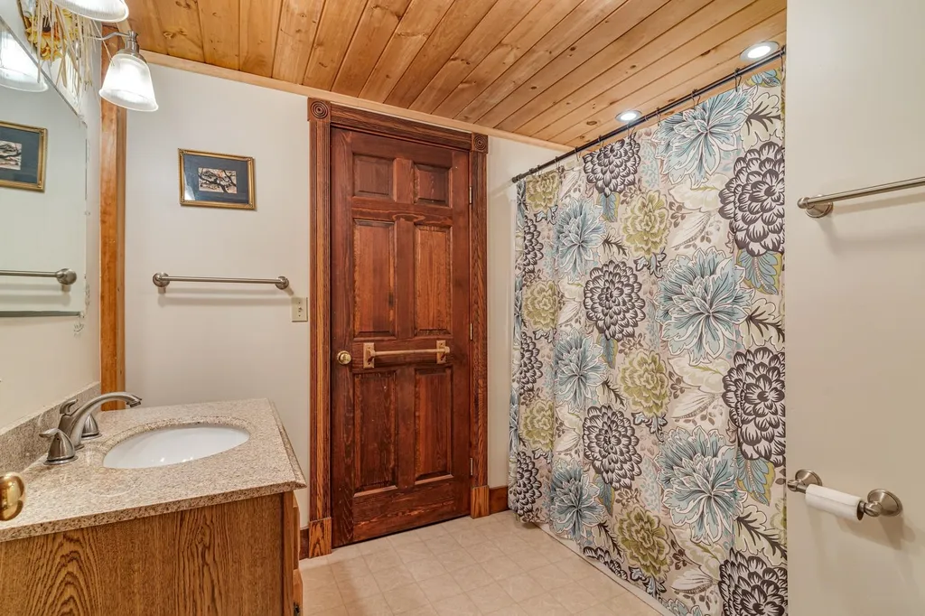 19 Sandy Brook Drive Durham NH 03824