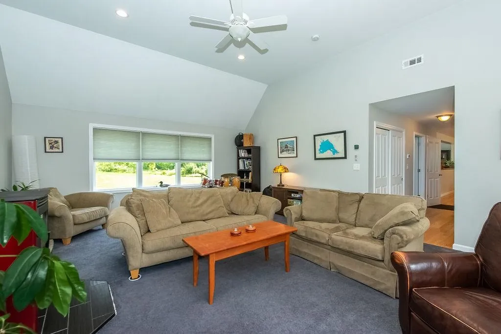77 Oak Hill Road Barrington NH 03825