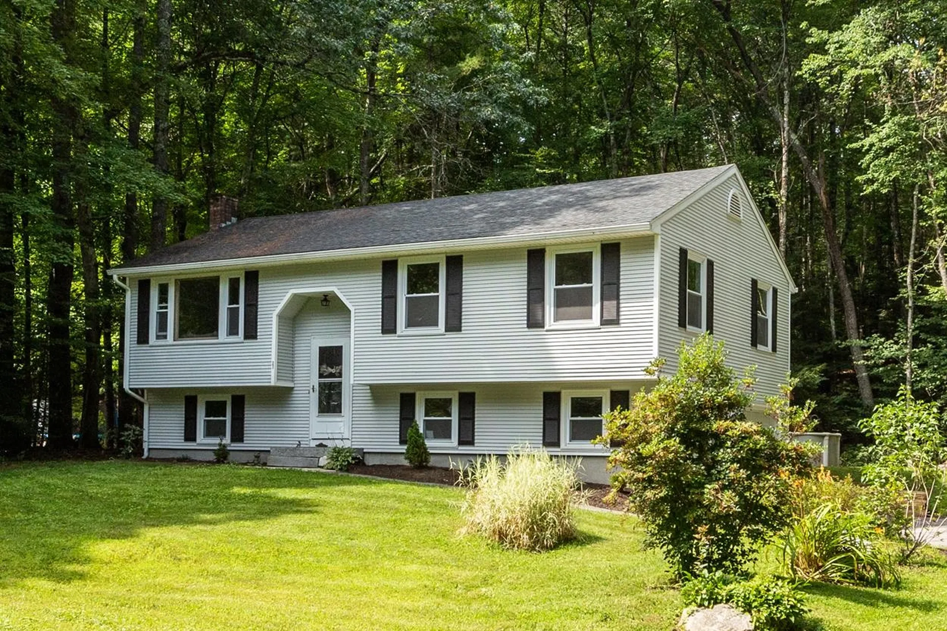 27 Mitchell Street Merrimack NH 03054