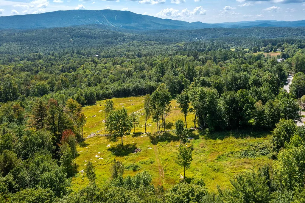 30 Hobart Road Londonderry VT 05148