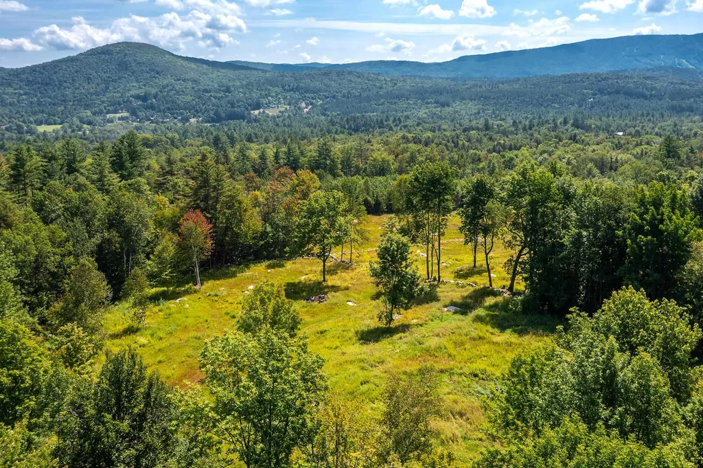 30 Hobart Road Londonderry VT 05148