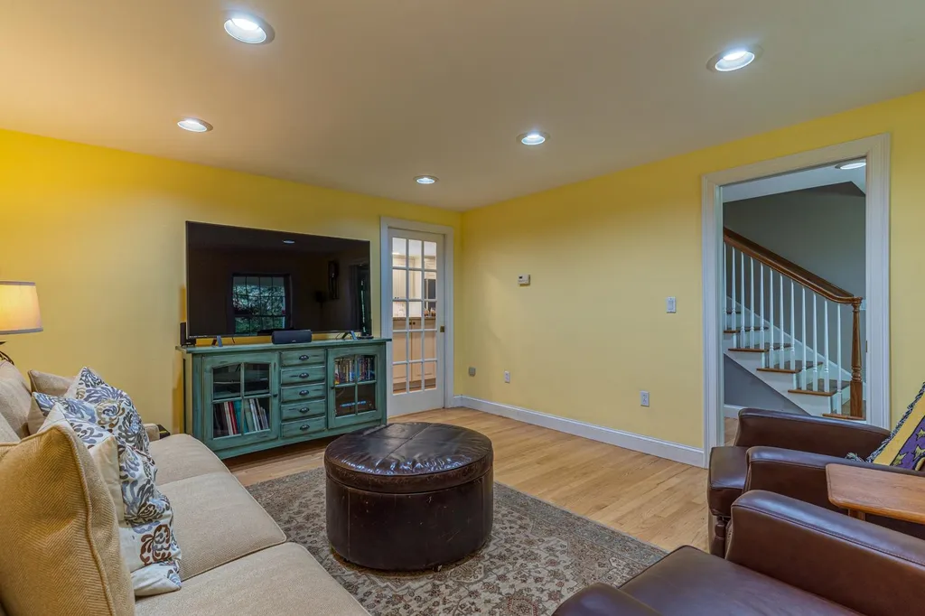 5 Nancy Lane Dover NH 03820