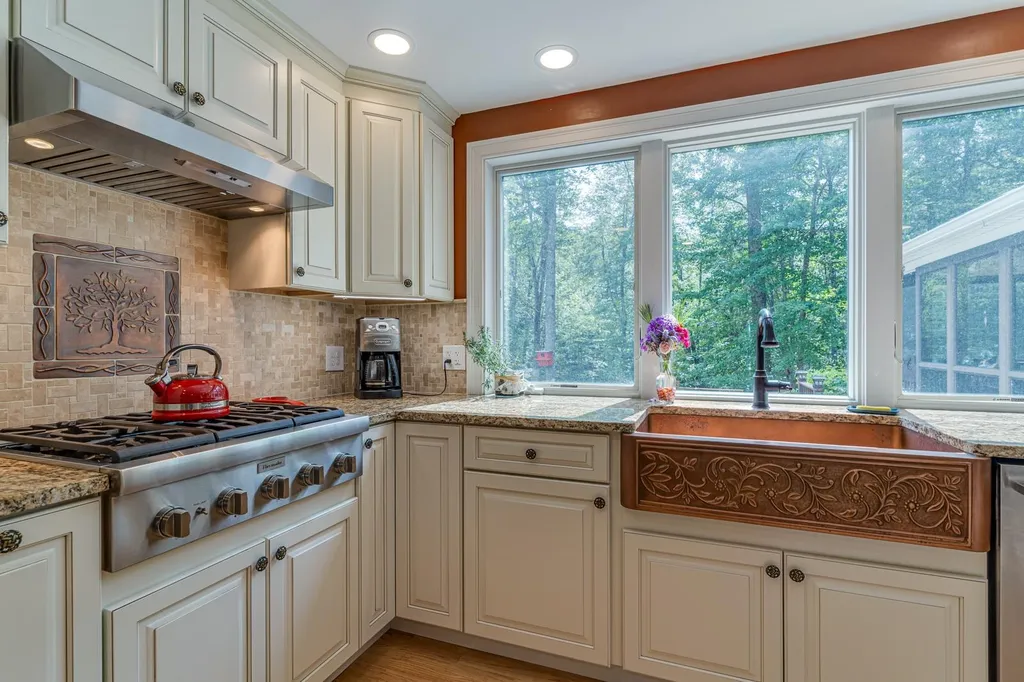 5 Nancy Lane Dover NH 03820