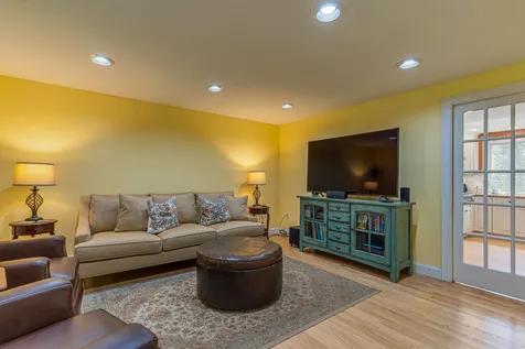 5 Nancy Lane Dover NH 03820