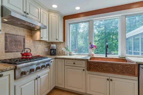 5 Nancy Lane Dover NH 03820