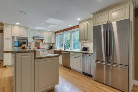 5 Nancy Lane Dover NH 03820