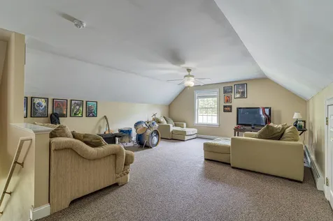 5 Nancy Lane Dover NH 03820