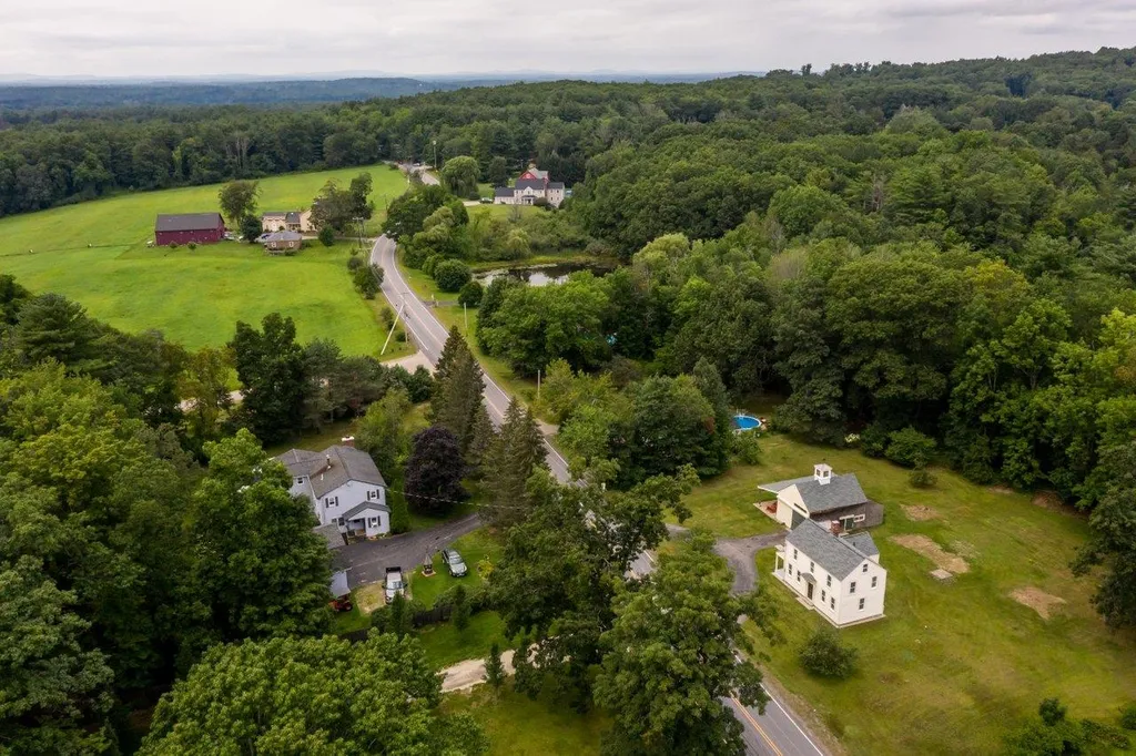 67 Winnicutt Road Stratham NH 03885