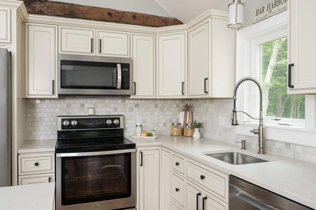 67 Winnicutt Road Stratham NH 03885