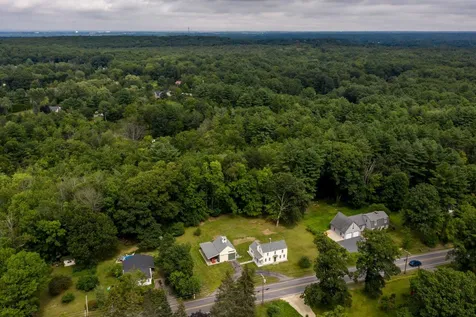 67 Winnicutt Road Stratham NH 03885