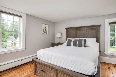 67 Winnicutt Road Stratham NH 03885