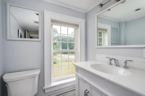 67 Winnicutt Road Stratham NH 03885