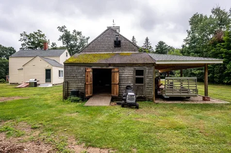 67 Winnicutt Road Stratham NH 03885