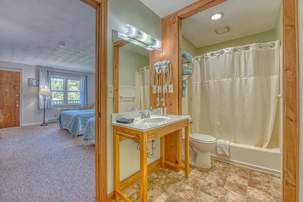 33 Dow Avenue Franconia NH 03580
