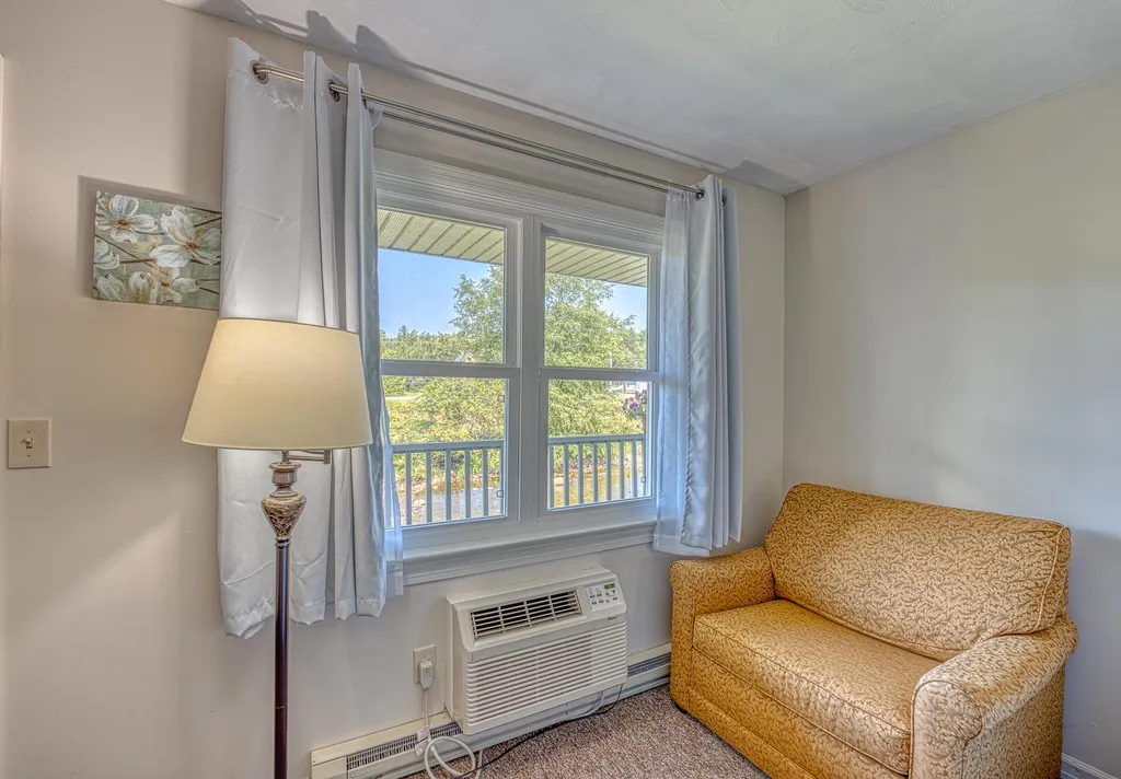 33 Dow Avenue Franconia NH 03580
