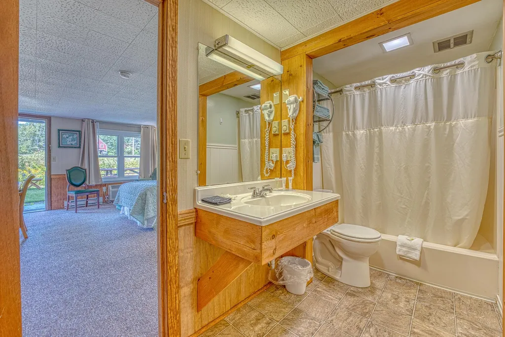 33 Dow Avenue Franconia NH 03580