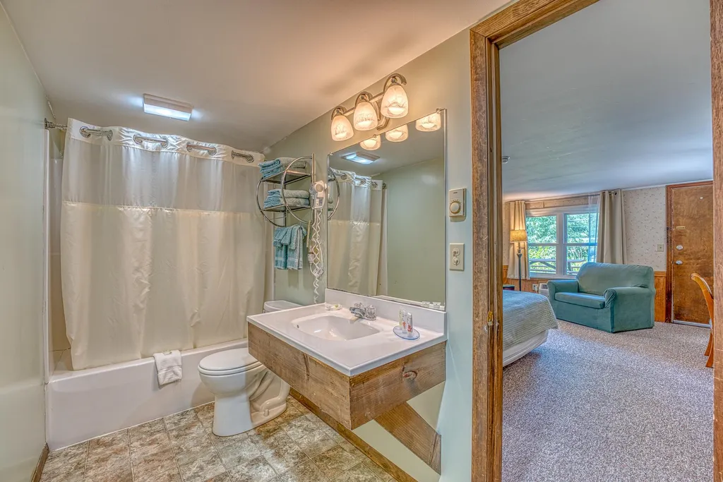 33 Dow Avenue Franconia NH 03580