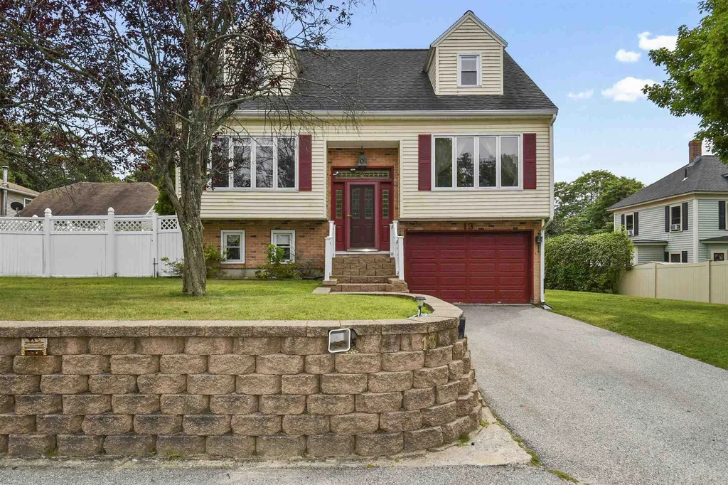13 Reed Street Hudson NH 03051