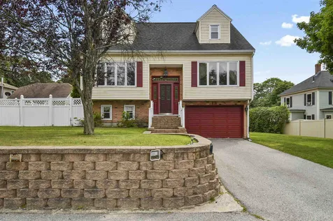 13 Reed Street Hudson NH 03051