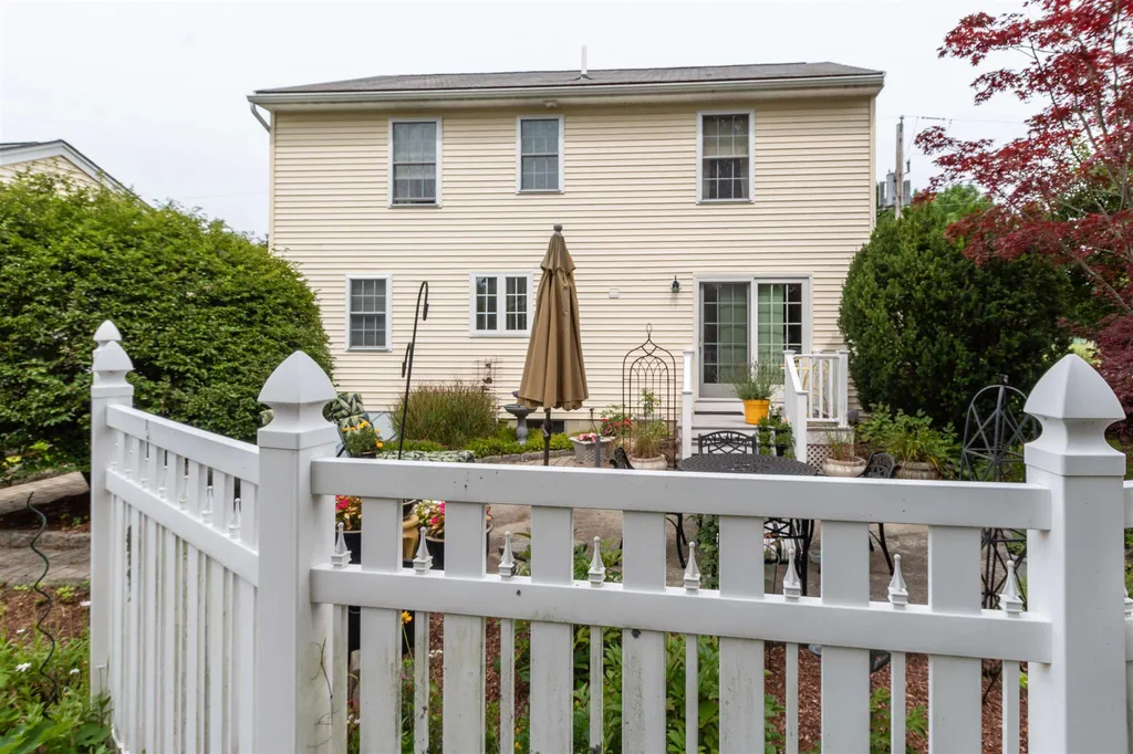 2 New Searles Road Nashua NH 03062