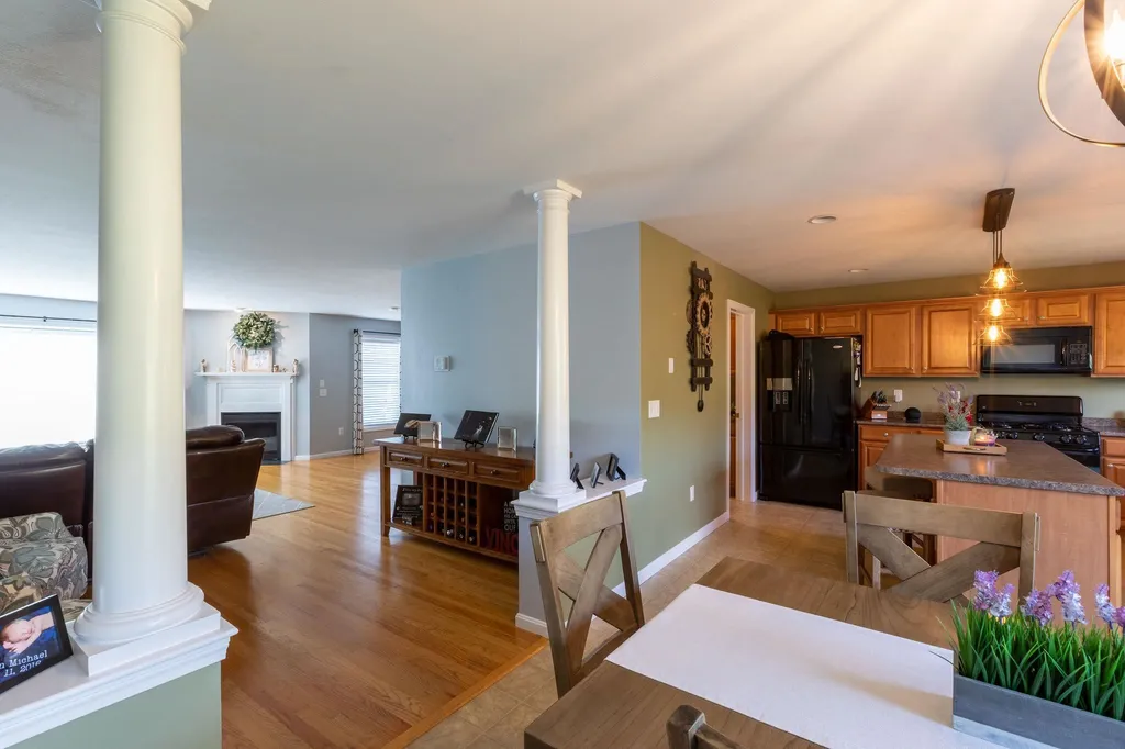 8a Canterberry Court Hudson NH 03051