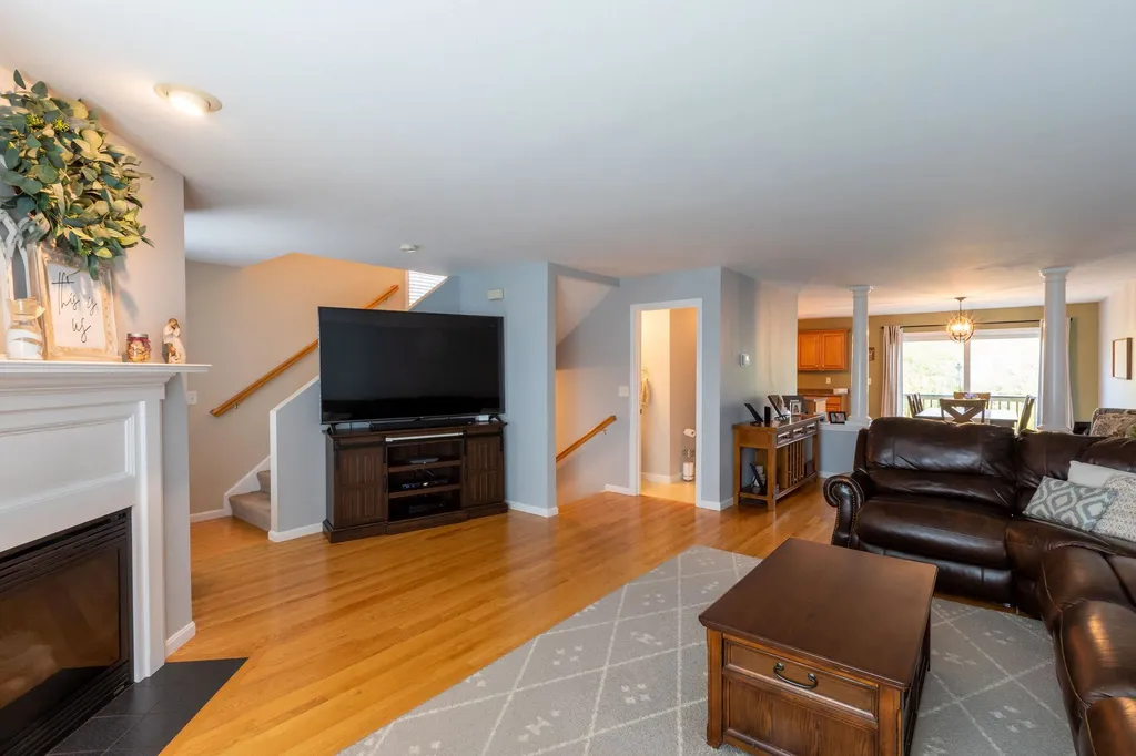 8a Canterberry Court Hudson NH 03051