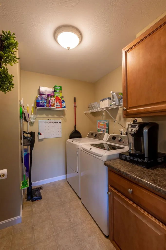8a Canterberry Court Hudson NH 03051