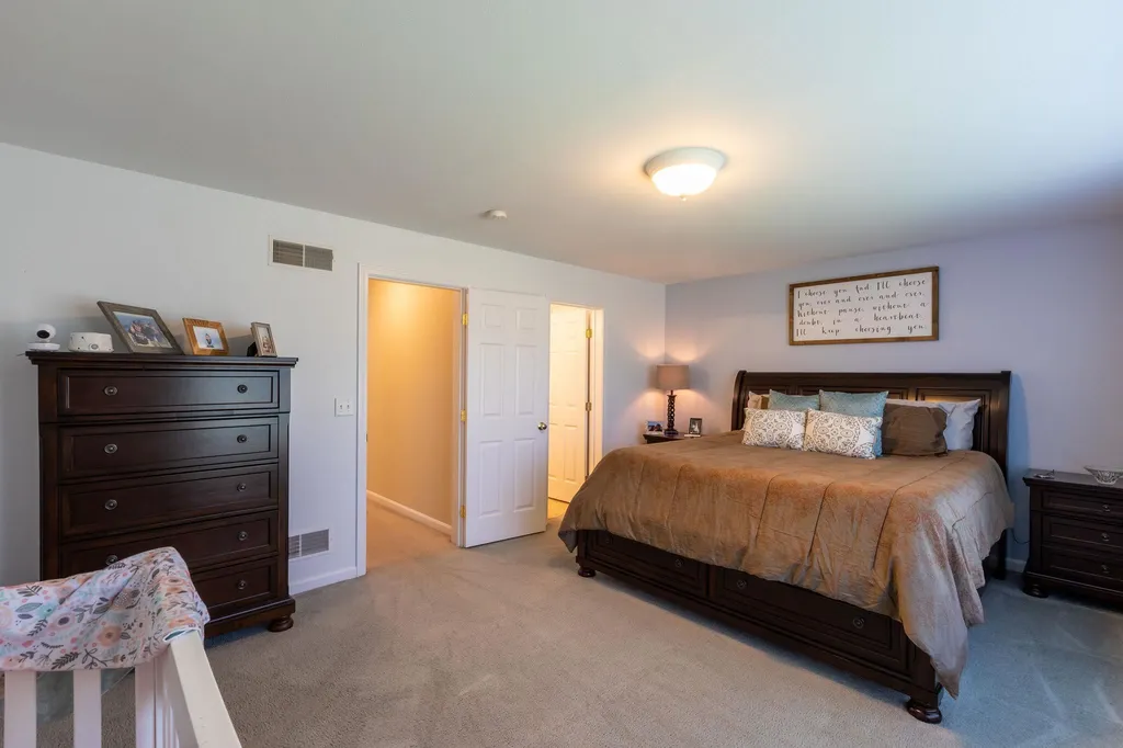 8a Canterberry Court Hudson NH 03051