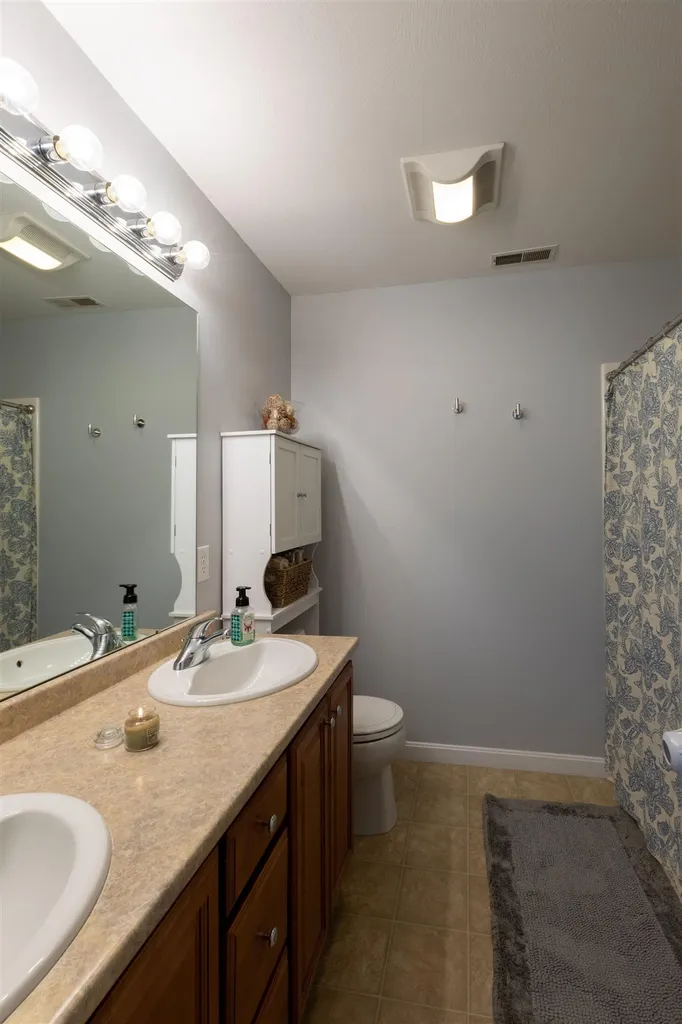 8a Canterberry Court Hudson NH 03051