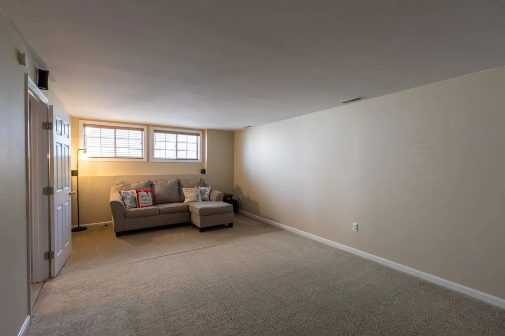 8a Canterberry Court Hudson NH 03051