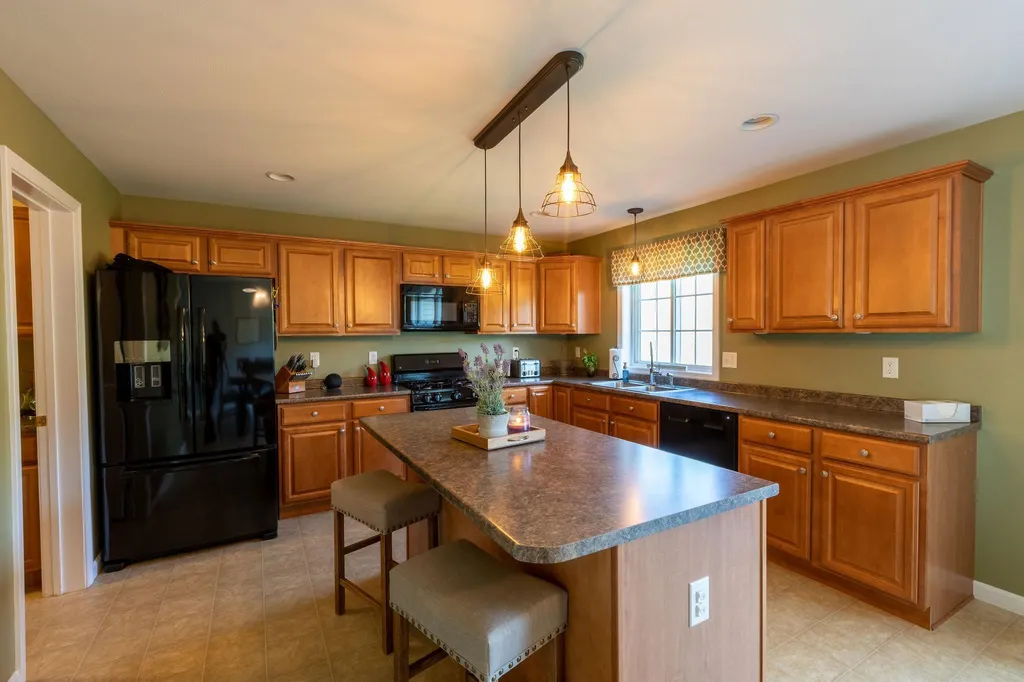 8a Canterberry Court Hudson NH 03051