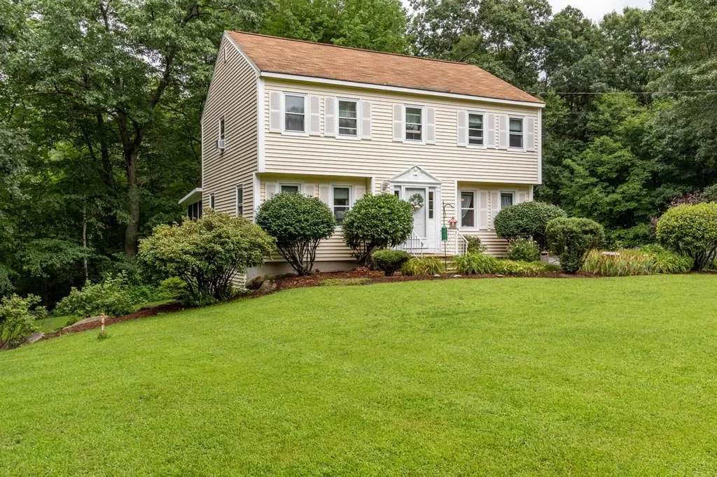 10 Greenwich Road Litchfield NH 03052